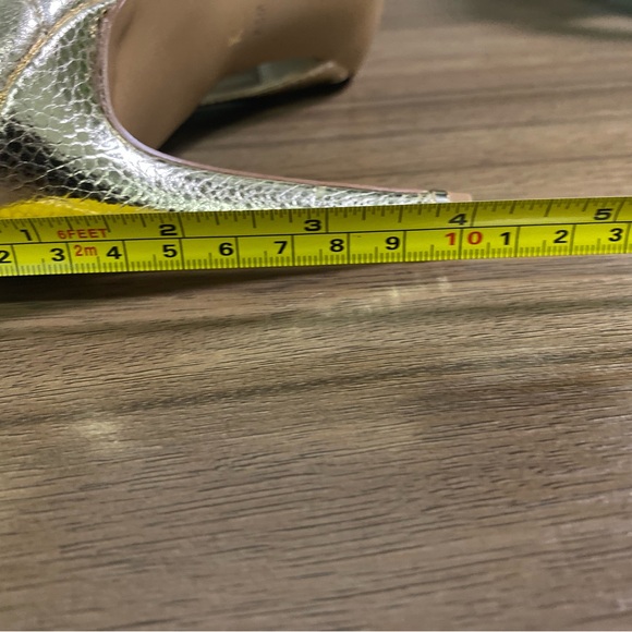 NWOT Kenneth Cole Riley Light Gold Strappy Open Back Heel - Picture 12 of 13